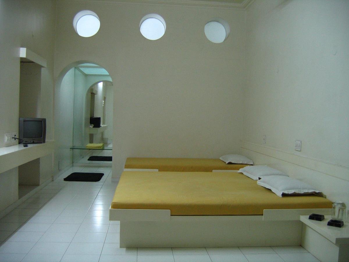 Hotel Plaza -Booking For Foreign Tourist- 贾尔冈 外观 照片